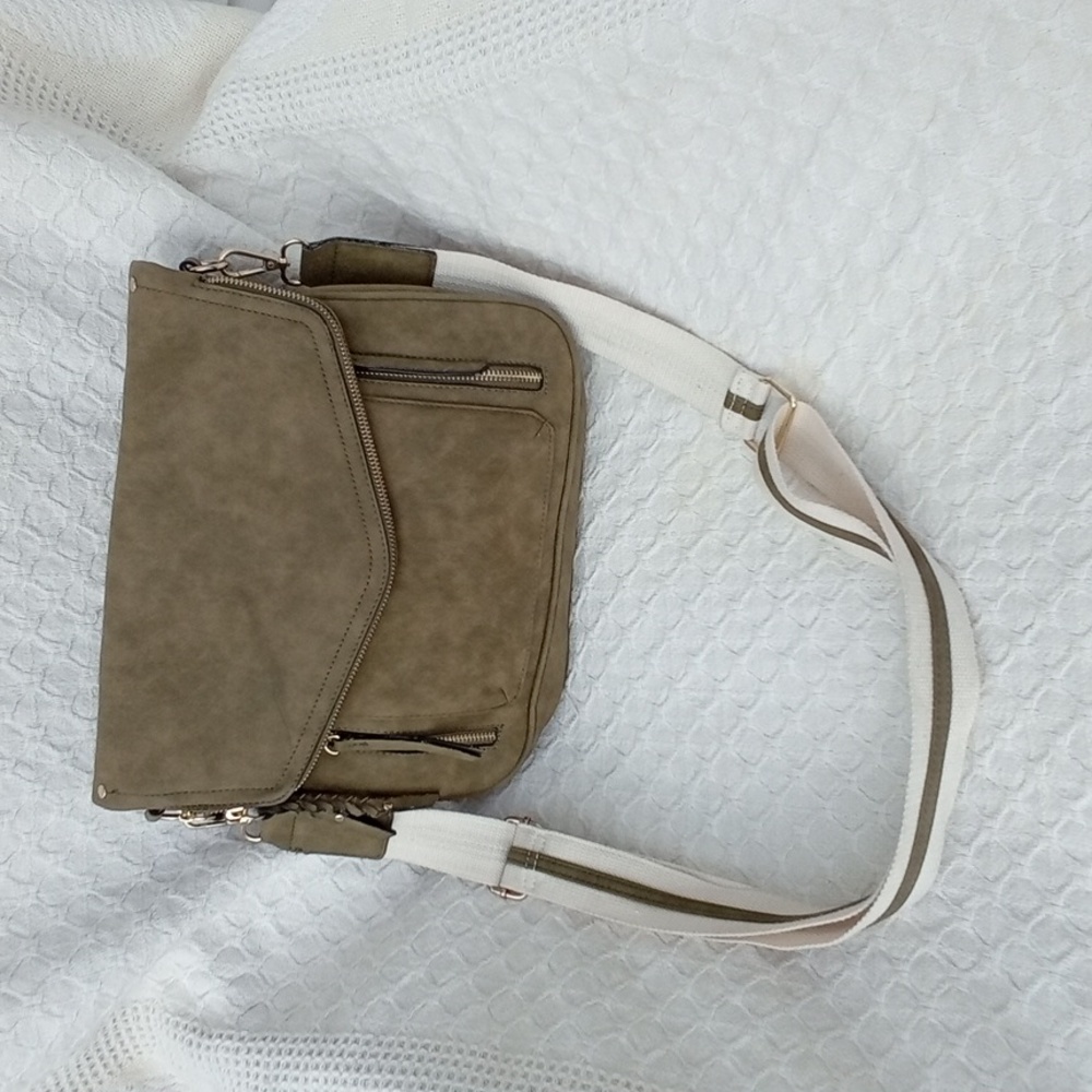 Violet Ray olive crossbody